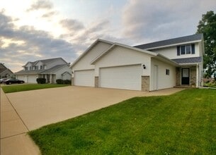 Building Photo - Autumn Ln Kaukauna