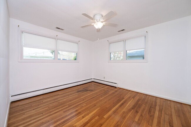 Building Photo - 3 Bedroom Home For Rent in Sandston VA With Detached Garage, Fenced Yard, and Lawn Care Included