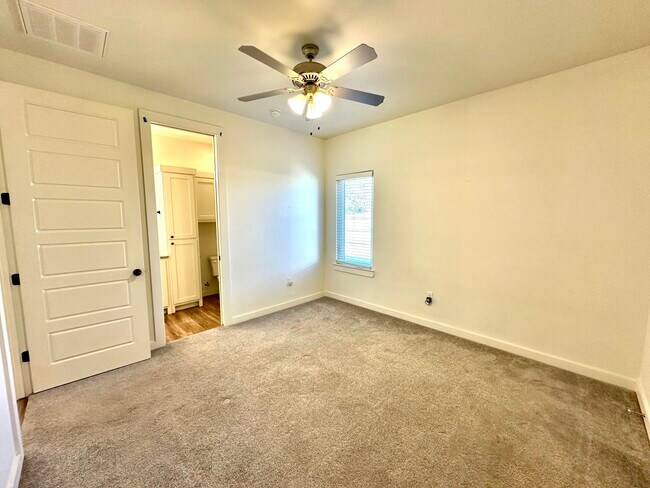 Building Photo - 4816 7th St