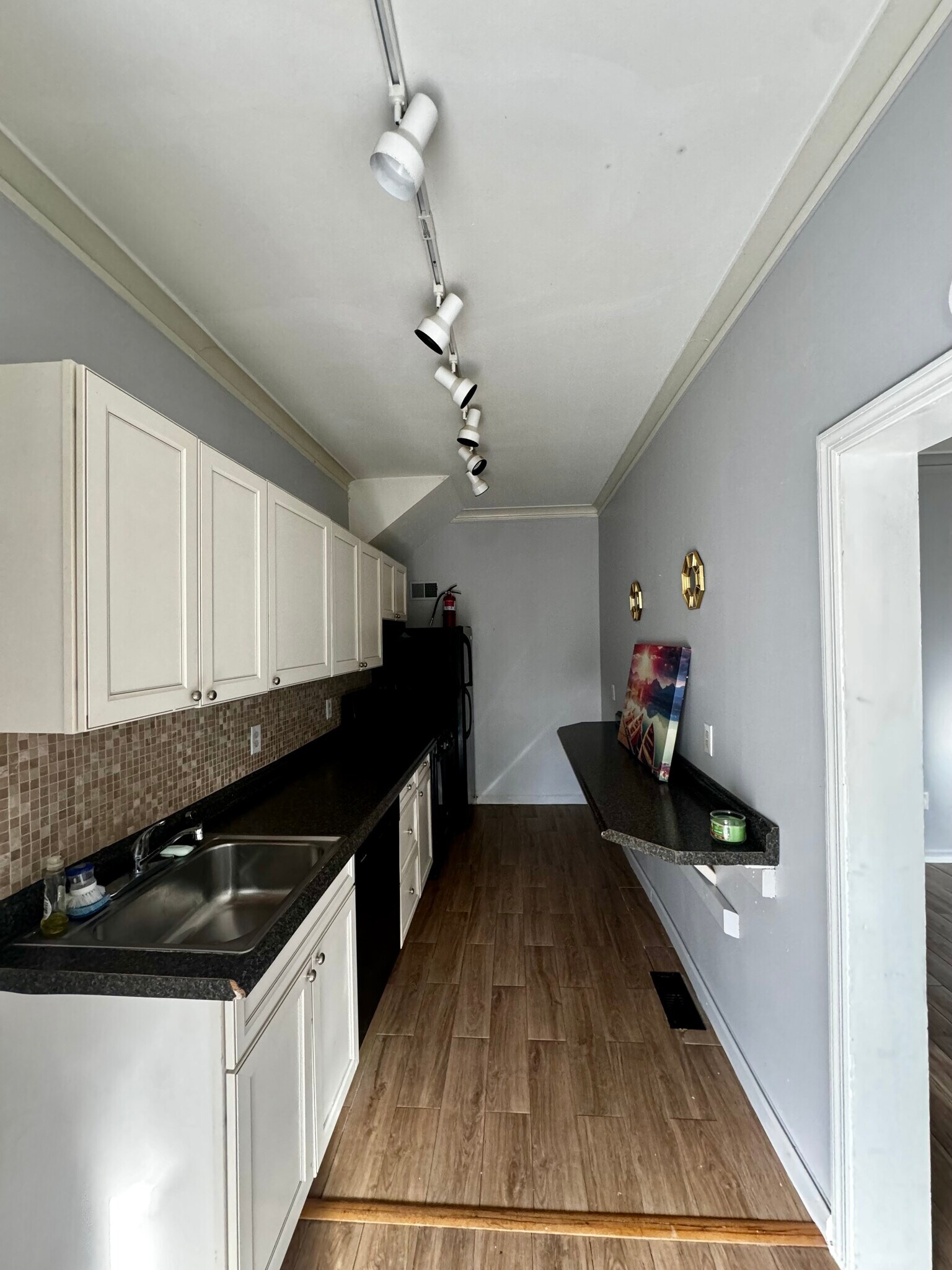 Kitchen - 500 N George St