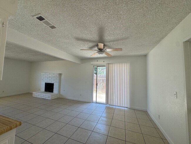 Building Photo - 205 Ashlan Way