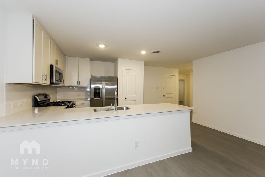 Building Photo - 2744 Ctr Crk Ln