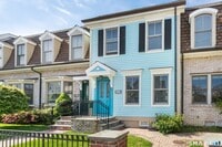 Building Photo - 17 Dolsen Pl