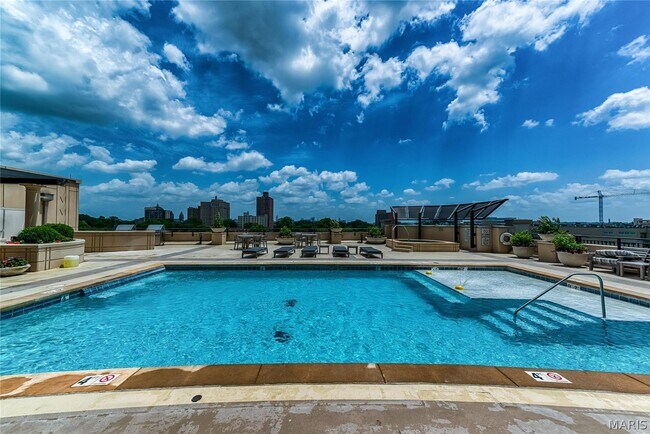 Building Photo - 4909 Laclede Ave