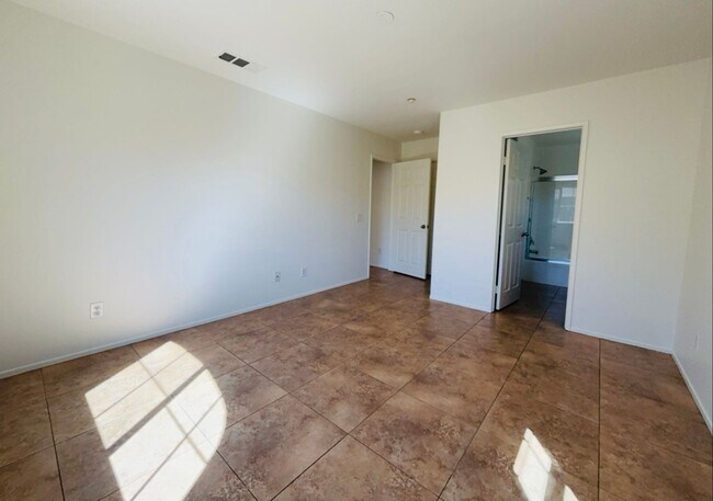 Building Photo - 15627 Lasselle St