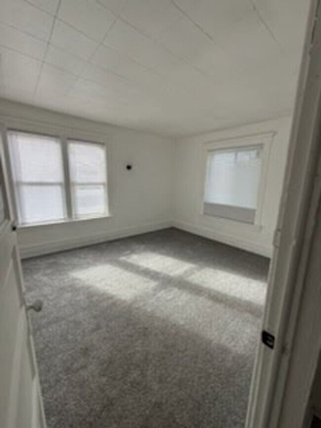 Building Photo - 401 N 5th St