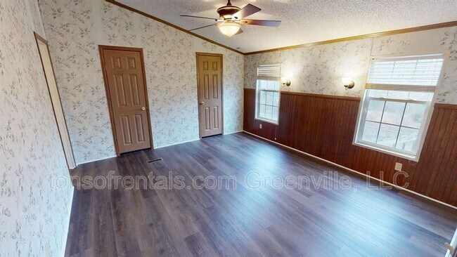 Building Photo - 509 Greywood Dr