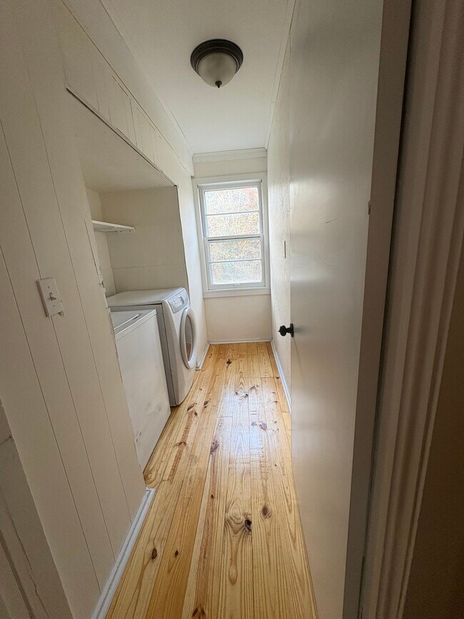 Building Photo - 492 Mobile St