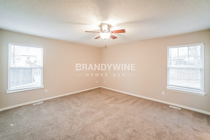 Building Photo - 914 SW Foxtail Dr