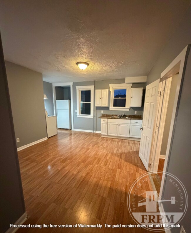 Building Photo - 1272 Pleasant St