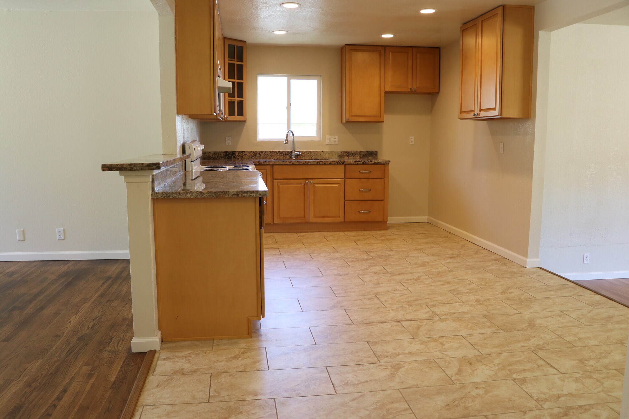 Building Photo - 335 Rollingwood Dr