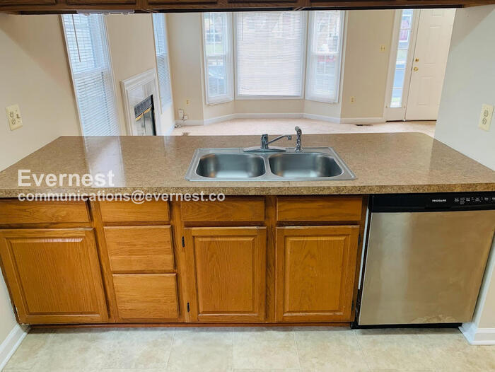 Building Photo - 12132 Salemtown Dr