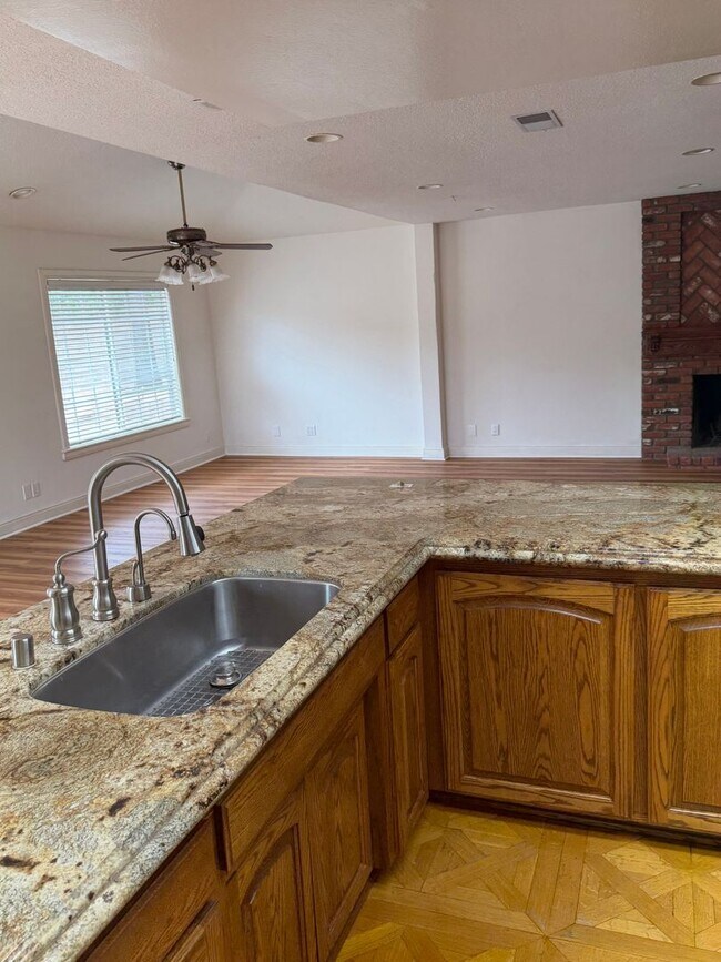 Building Photo - 2863 Sapphire Ave