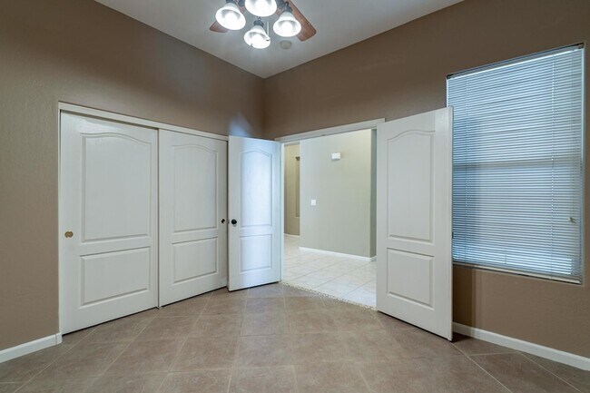 Building Photo - 3423 E Page Ave