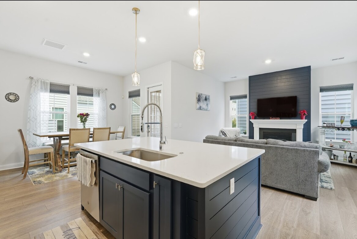 Building Photo - 188 Hawthorn Ln