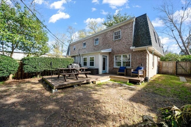 Building Photo - 537 Braxton Ave