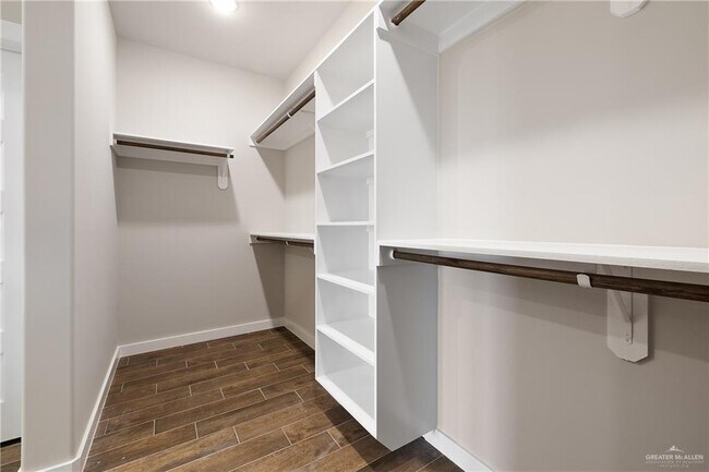 Building Photo - 5004 Oleander Ave