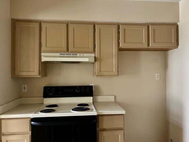Building Photo - 203 Martingale