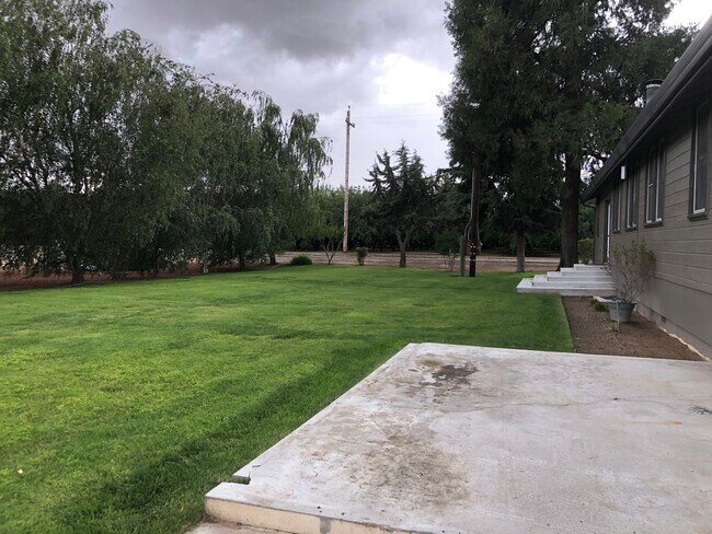 Building Photo - 1980 Sultana Dr