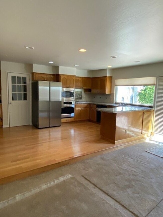 Building Photo - Beautiful Single Story Home Located in Ple...