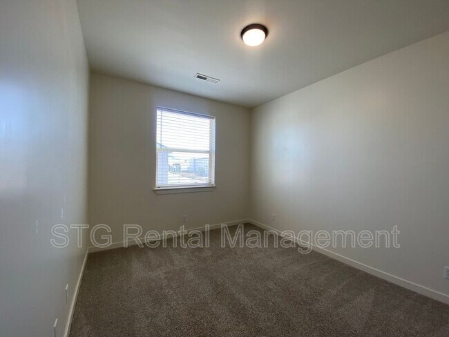 Building Photo - 767 W Scarlet Hill Dr