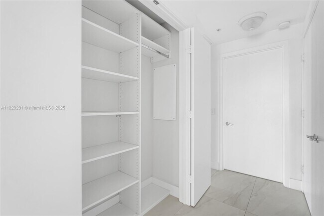 Building Photo - 17111 Biscayne Blvd