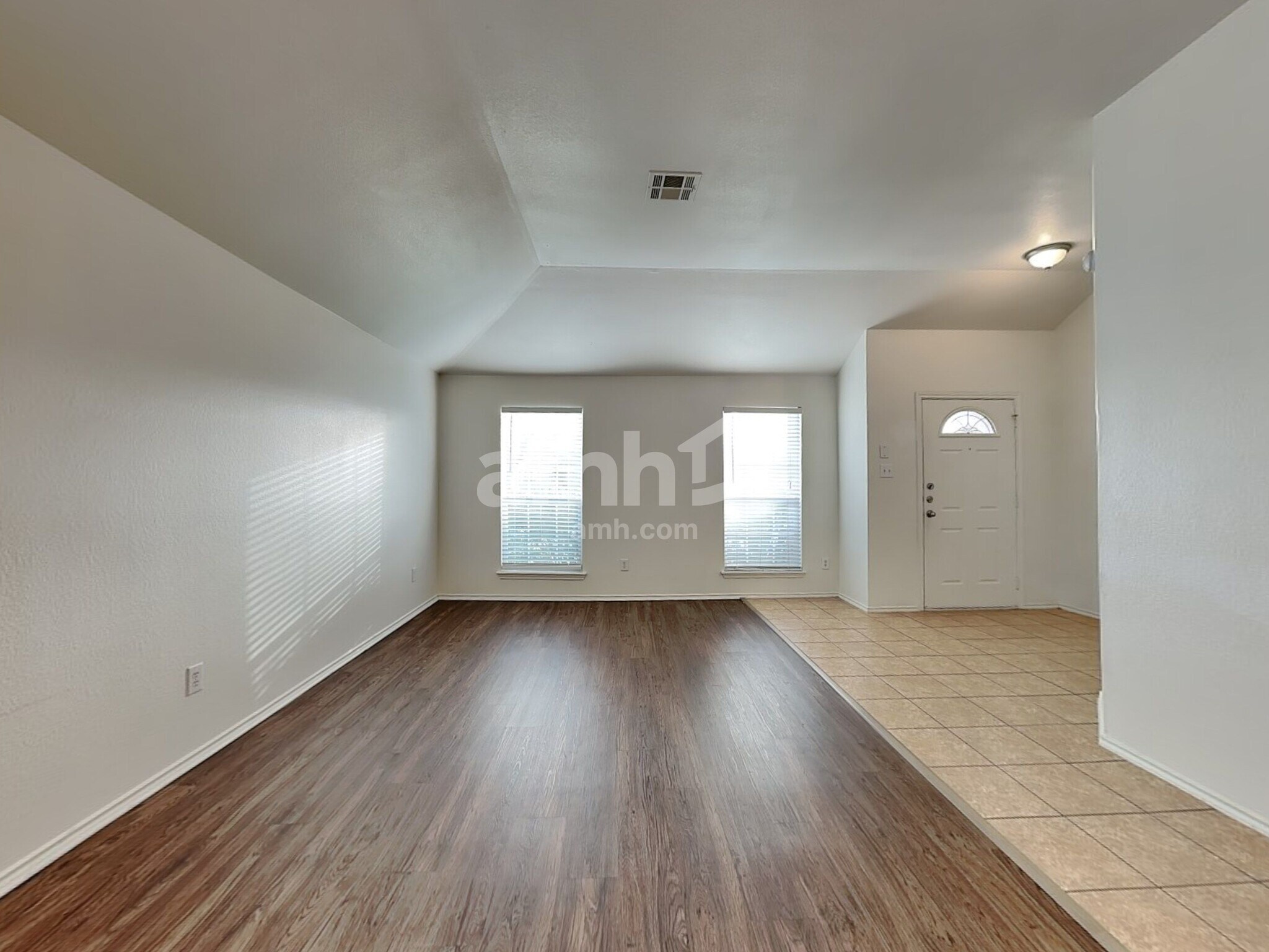 Building Photo - 121 Campos Dr