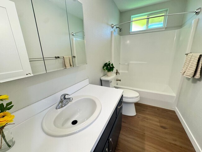 Building Photo - Just remodeled!! Mount Vernon 3 Bedroom House