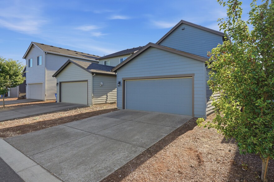 Building Photo - 619 NE 137th Ave