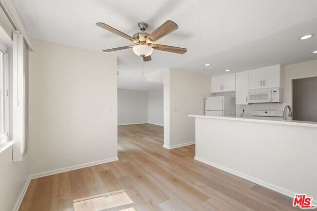Building Photo - 18004 Coastline Dr