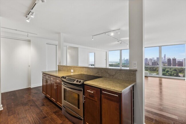 Building Photo - 330 W Diversey Pkwy