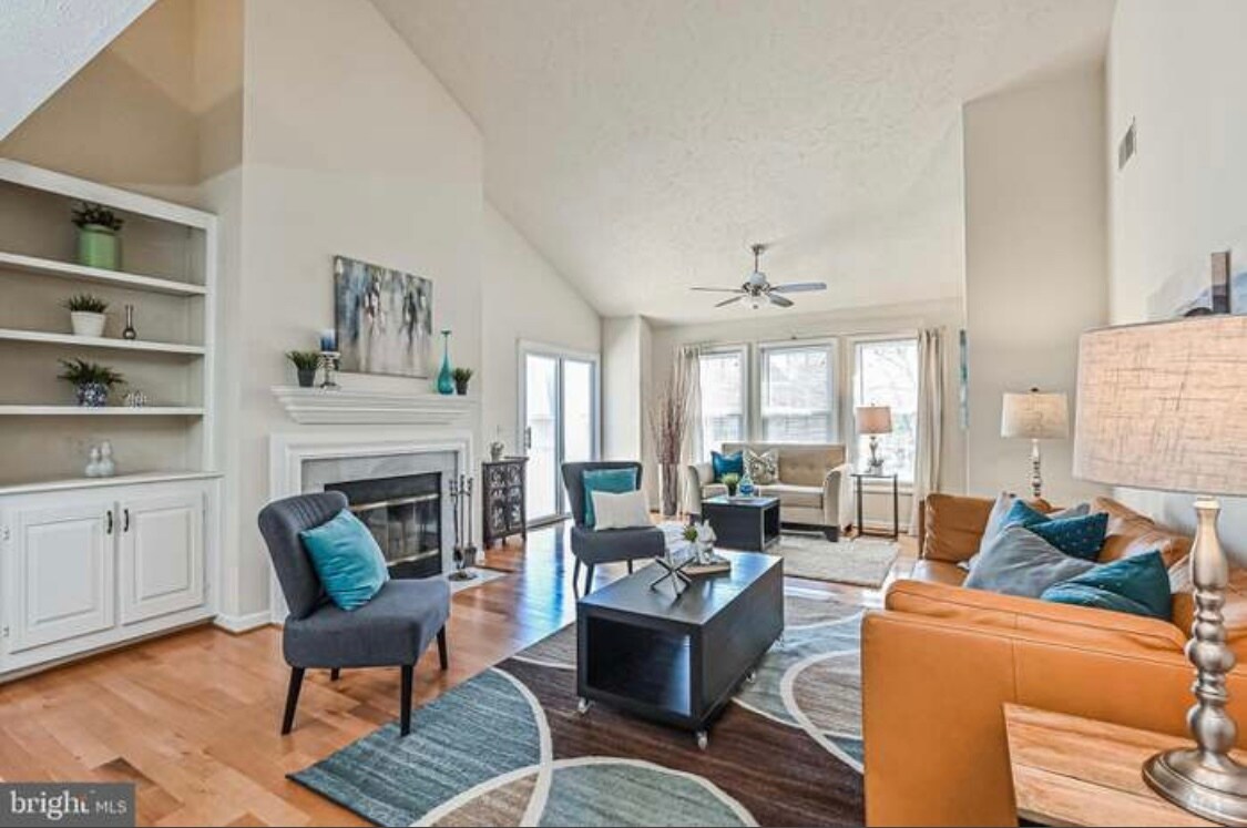 Building Photo - 12001 Ridge Knoll Dr