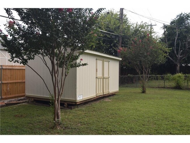 Building Photo - 7611 Eastcrest Dr
