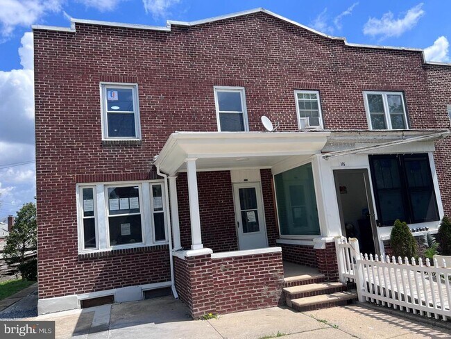 Building Photo - 307 Fairview St