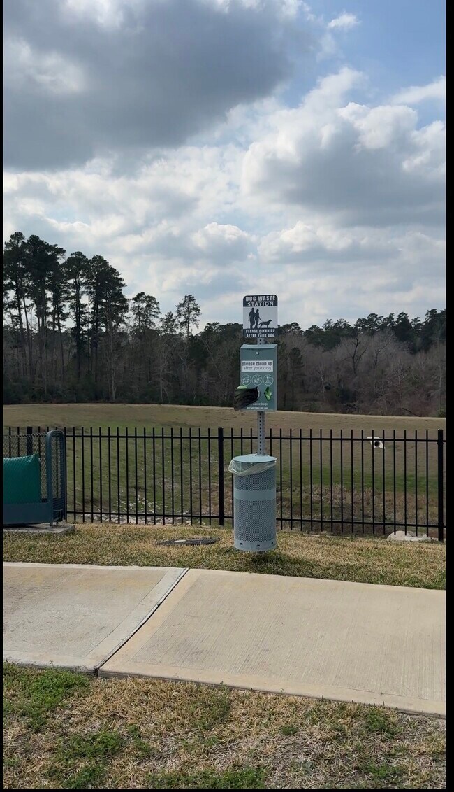 Building Photo - 2710 Hoffman Ln