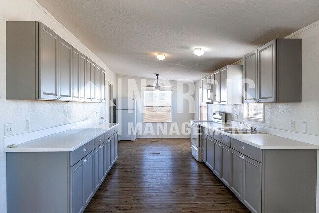 Building Photo - 9960 S Niehaus Rd