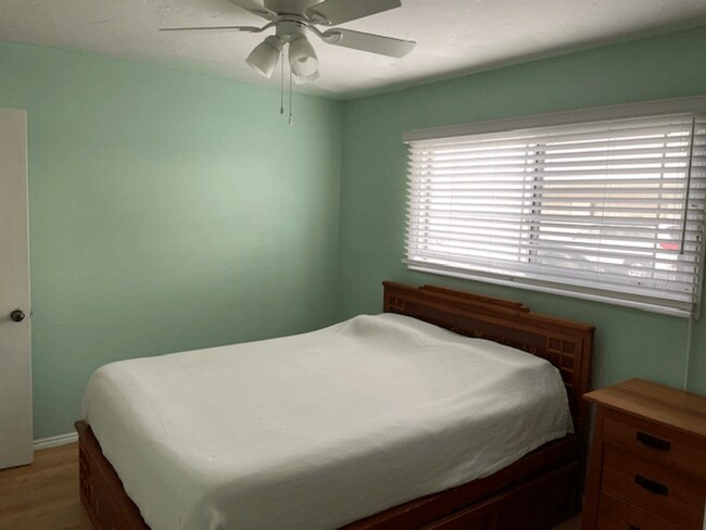 Building Photo - Two Bedroom In University Heights Coming S...