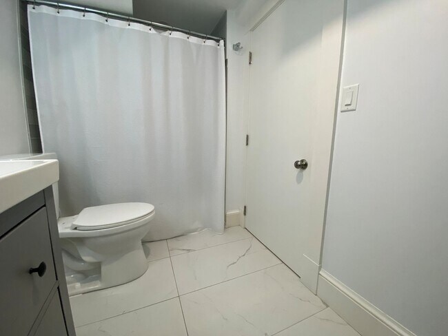 Building Photo - River Pied a Terre