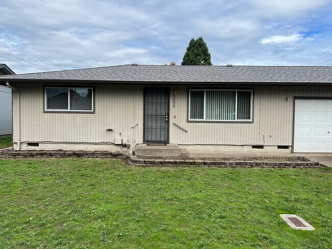 Primary Photo - Solid 2 bedroom 1 bath duplex with garage!