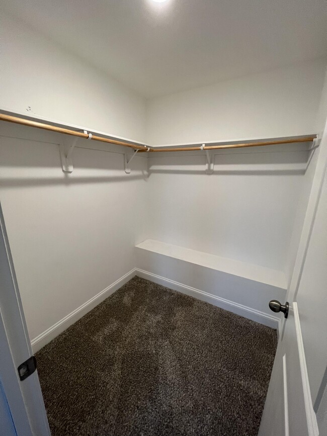 master closet - 1006 Gateway Commons Cir