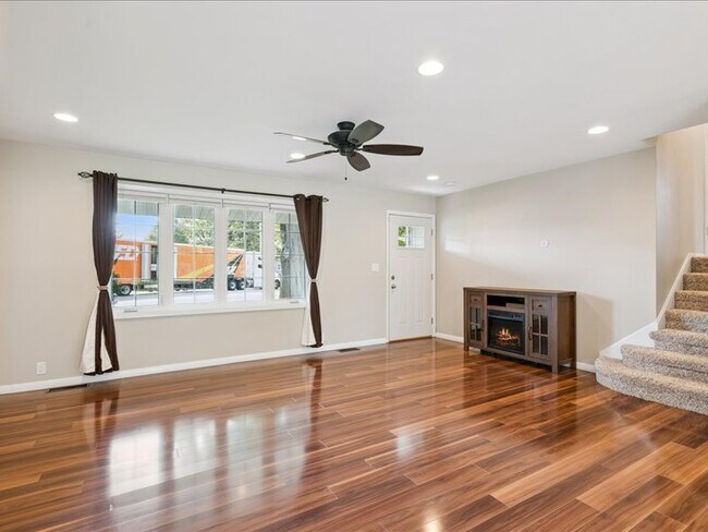 Building Photo - 1429 Columbus Dr