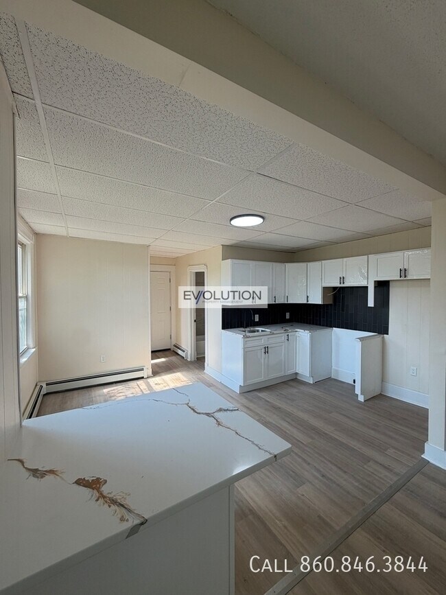 Building Photo - 906-908 Park St-3W