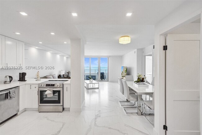 Building Photo - 5555 Collins Ave