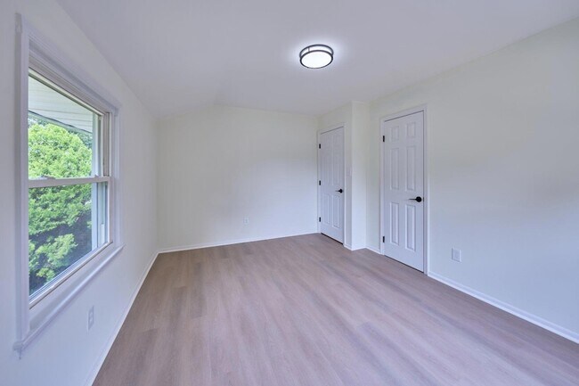Building Photo - 2924 Gracefield Rd
