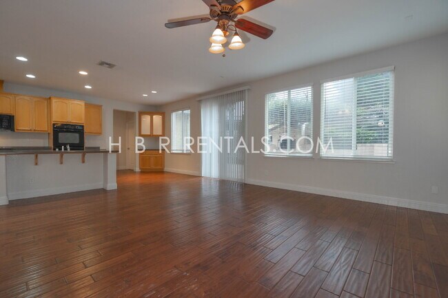 Building Photo - MANTECA RENTAL 4 BEDROOM OUTDOOR PIZZA OVEN in beautiful rear yard