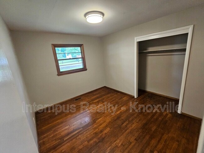 Building Photo - 2000 Nandina Dr