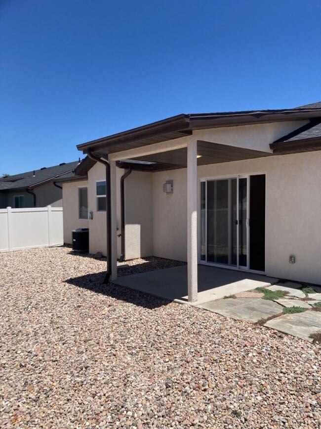 Building Photo - Newer 3 bedroom, 2 bath, one level home in...