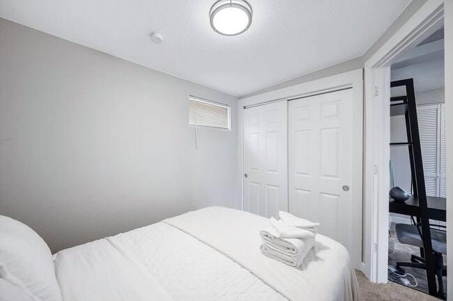Building Photo - Remodeled and Furnished 1BD, 1BA in the Highlands with Off-Street Parking Spot