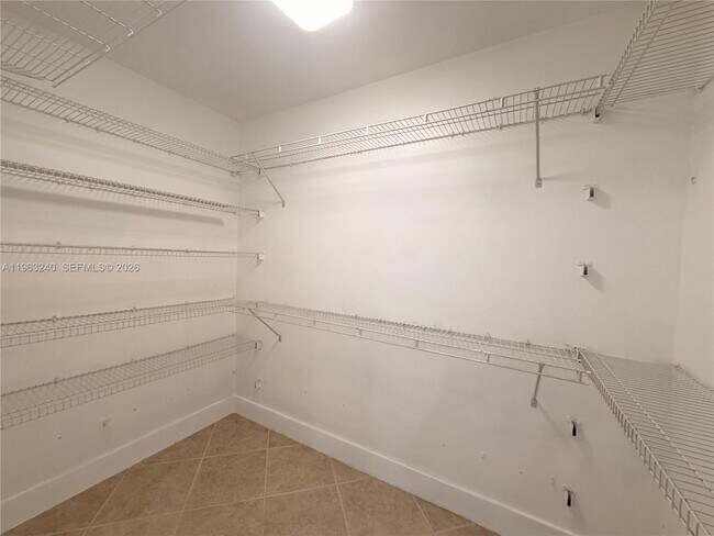 Building Photo - 10835 SW 112th Ave