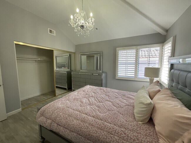 Building Photo - 6807 E Pinnacle Pointe